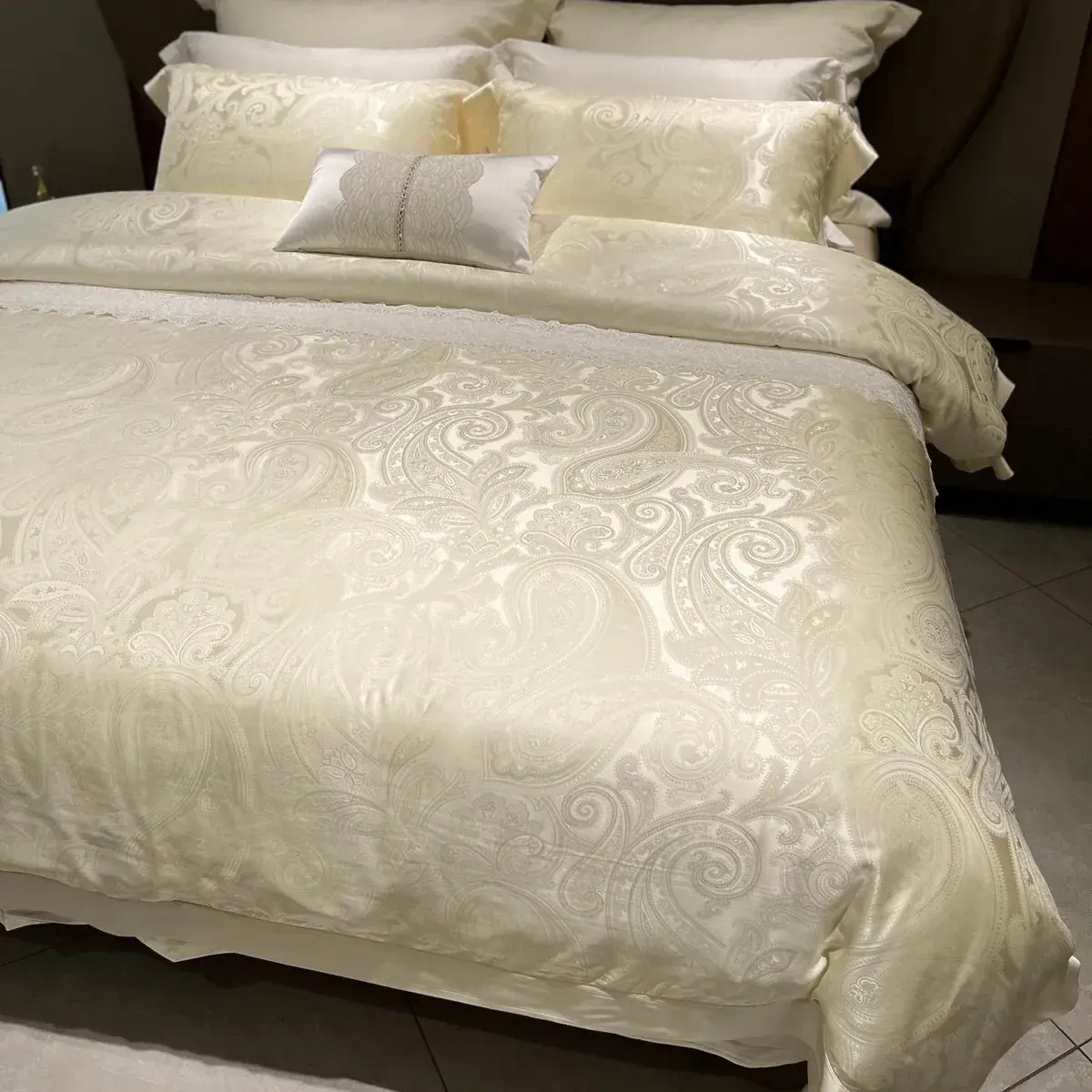 Grade 6A Silk Jacquard Bedding Set — alternate view
