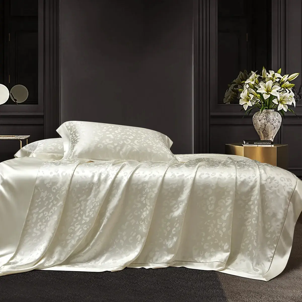 Ivory Silk Jacquard Bedding Set — alternate view