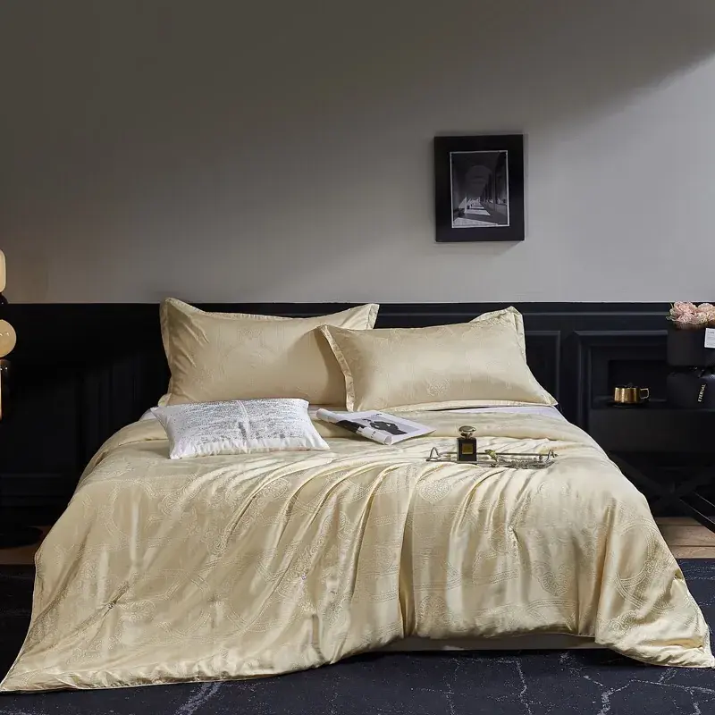 Mulberry Silk Quilt in Champagne