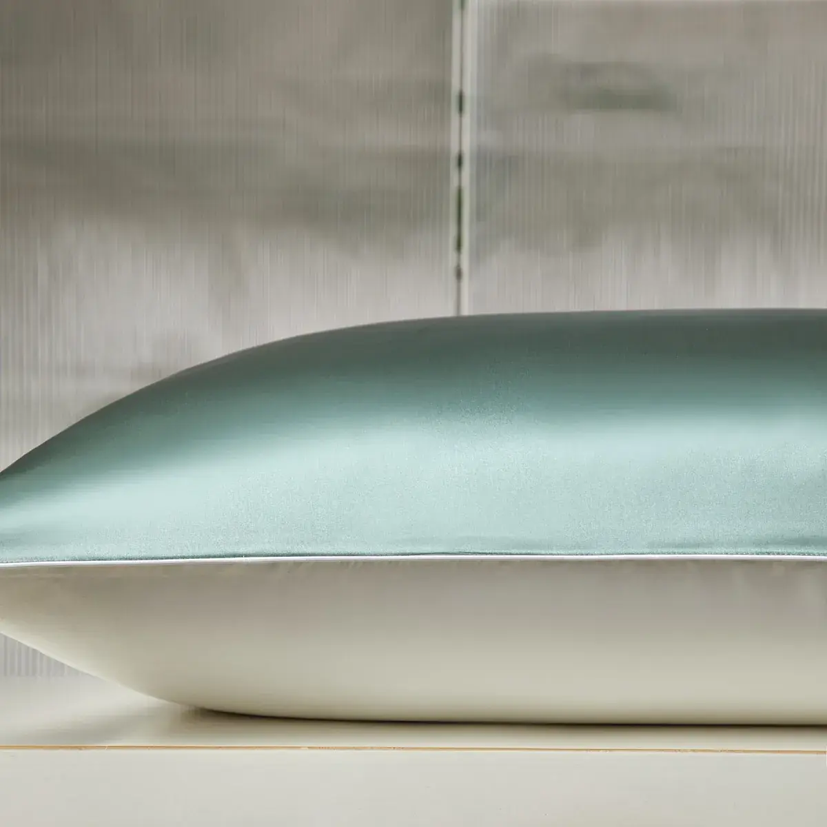 Rolled-Edge Silk Pillowcase — alternate view
