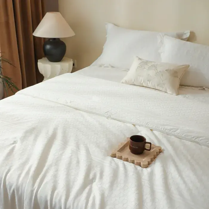 Silk-Filled Jacquard Duvet — alternate view